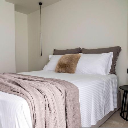 Rhotheon Suites In 伊利索斯 外观 照片