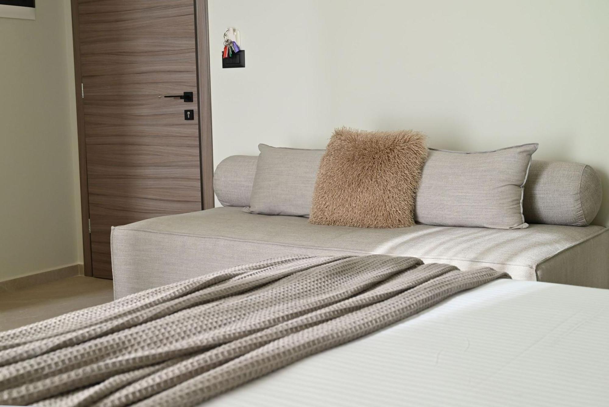 Rhotheon Suites In 伊利索斯 外观 照片