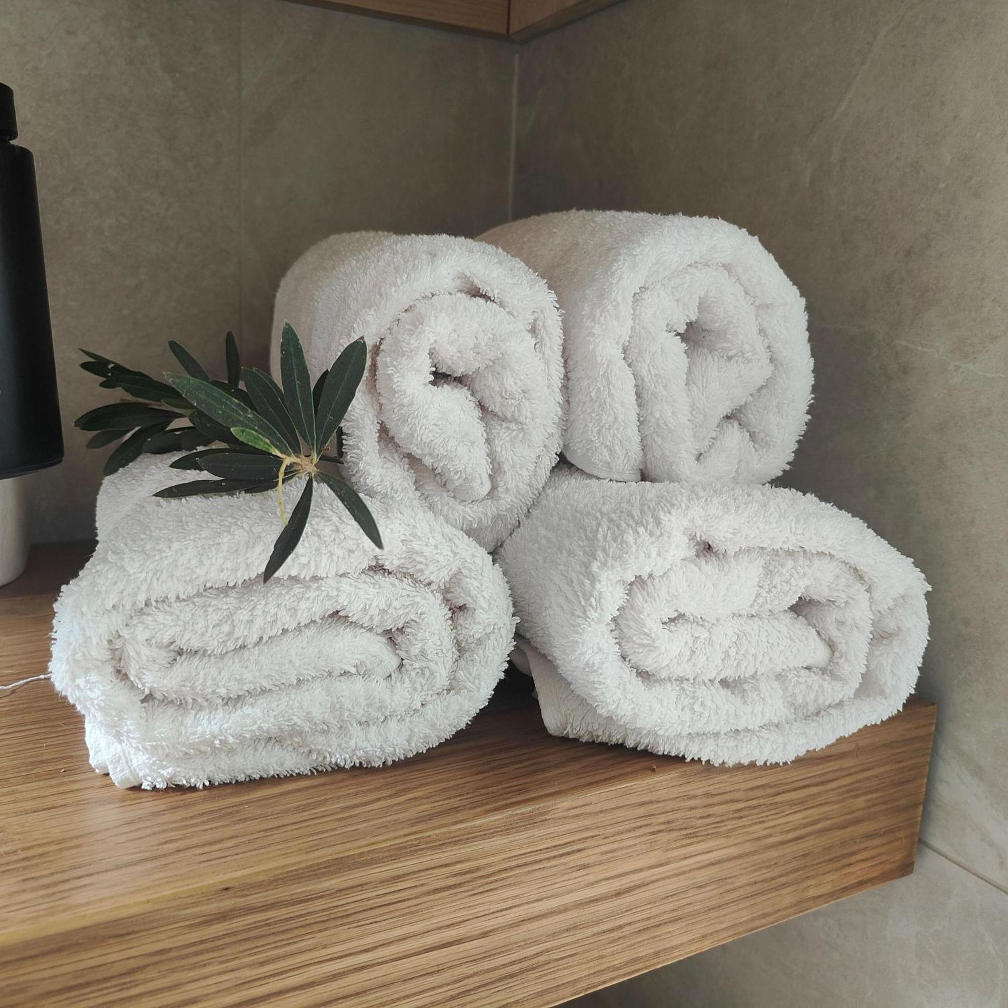 Rhotheon Suites In 伊利索斯 外观 照片