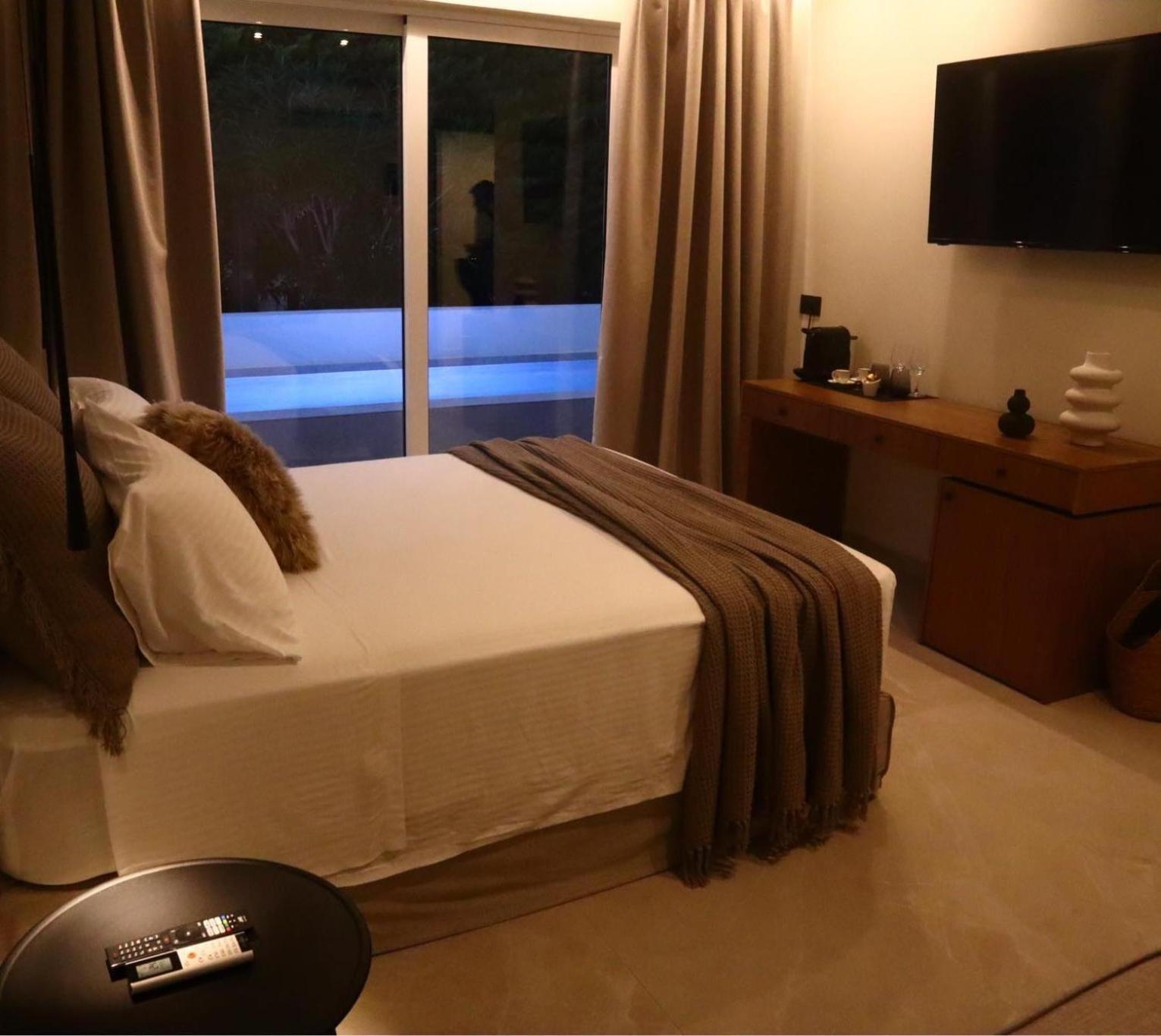 Rhotheon Suites In 伊利索斯 外观 照片